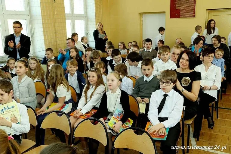 Święto szkoły podstawowej (zdjęcia, wideo)