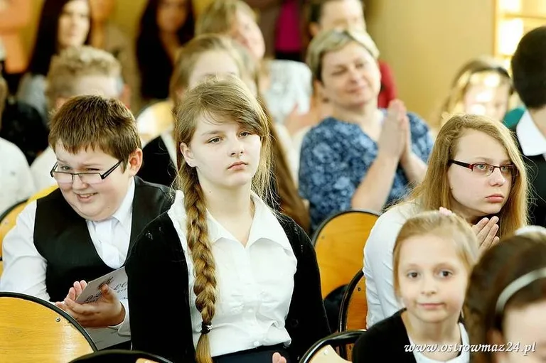 Święto szkoły podstawowej (zdjęcia, wideo)