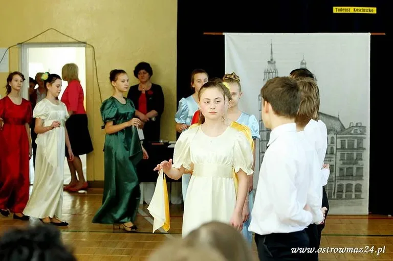 Święto szkoły podstawowej (zdjęcia, wideo)
