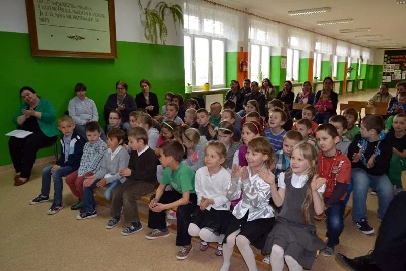 Pasowanie pierwszoklasistów na czytelników (zdjęcia)