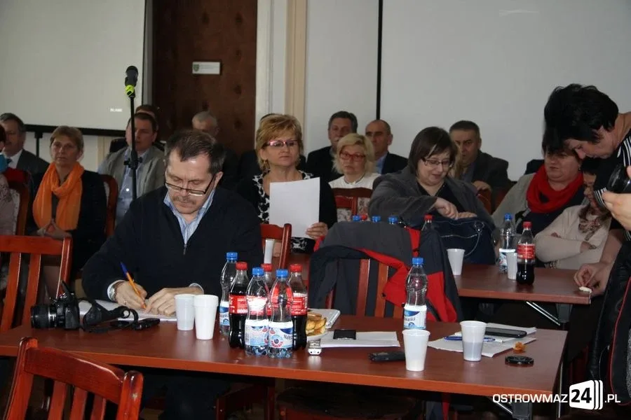 Sesja miejska pełna obelg i wzajemnych oskarżeń
