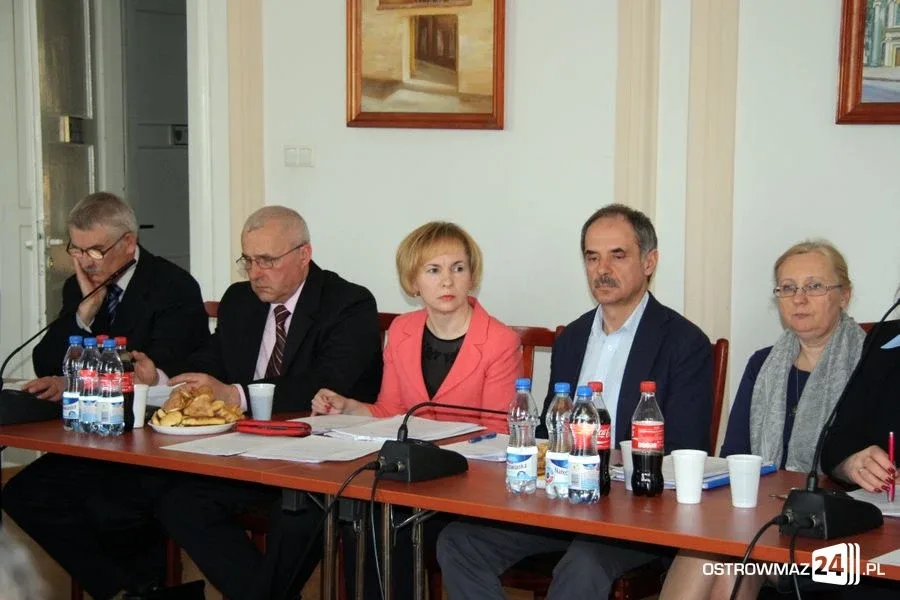 Sesja miejska pełna obelg i wzajemnych oskarżeń