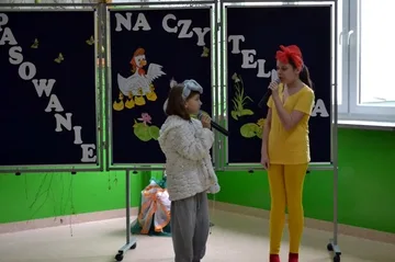 Pasowanie pierwszoklasistów na czytelników (zdjęcia)