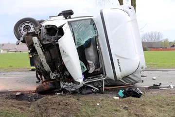 Czołówka z ciężarówką (zdjęcia, aktualizacja)