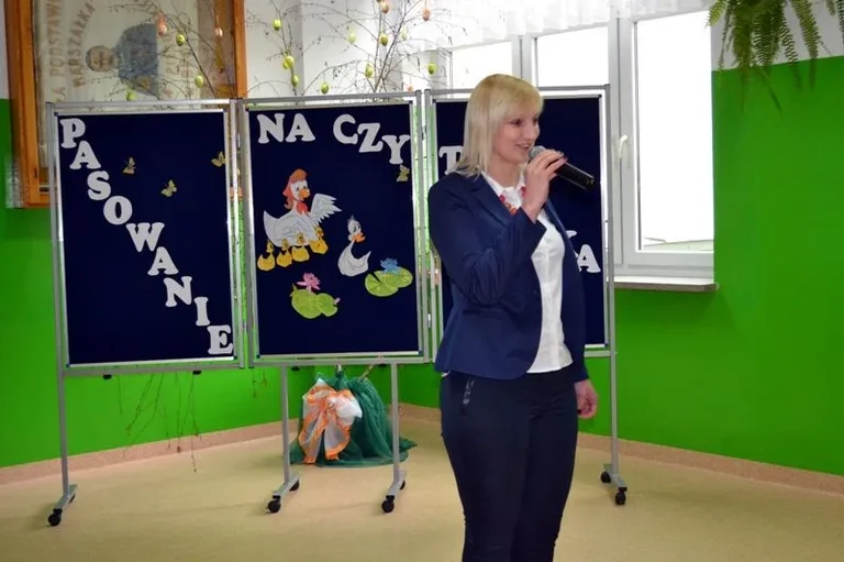 Pasowanie pierwszoklasistów na czytelników (zdjęcia)