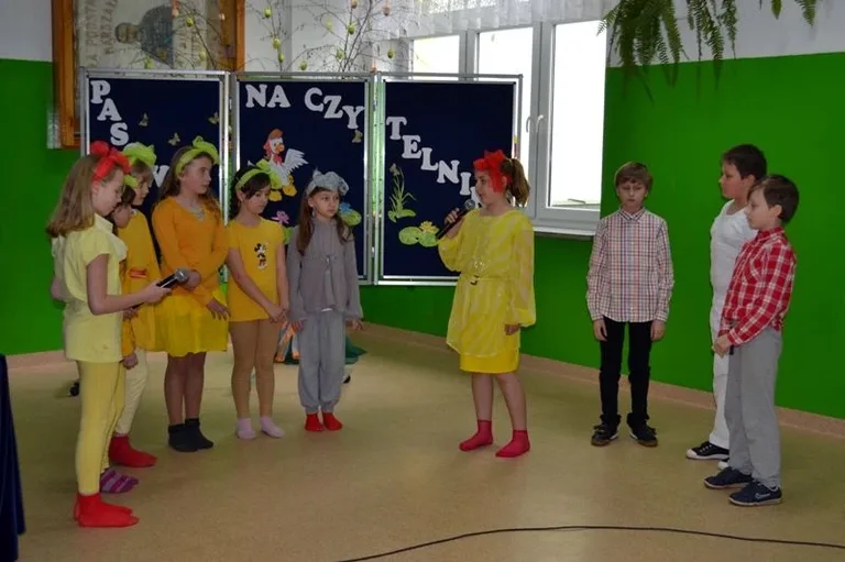 Pasowanie pierwszoklasistów na czytelników (zdjęcia)