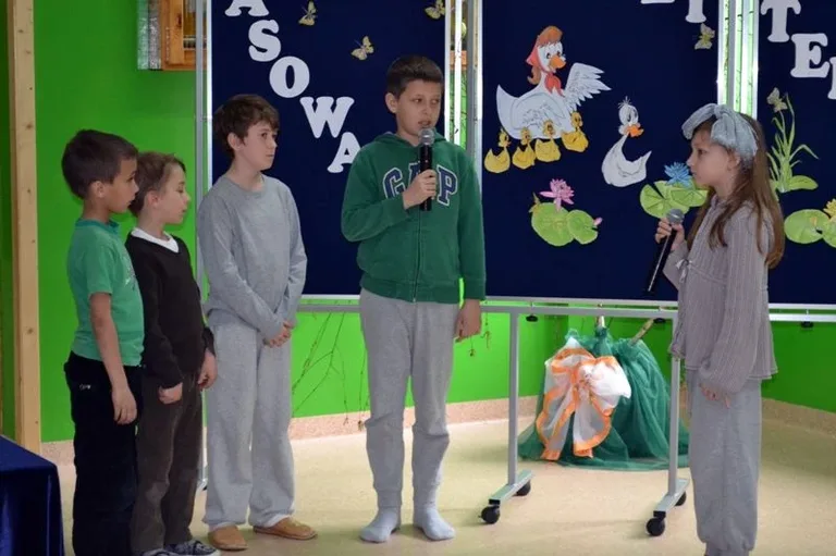 Pasowanie pierwszoklasistów na czytelników (zdjęcia)