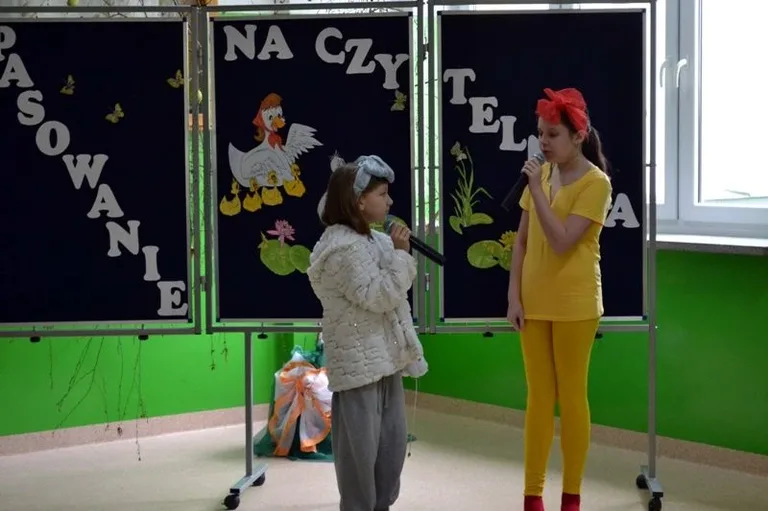 Pasowanie pierwszoklasistów na czytelników (zdjęcia)