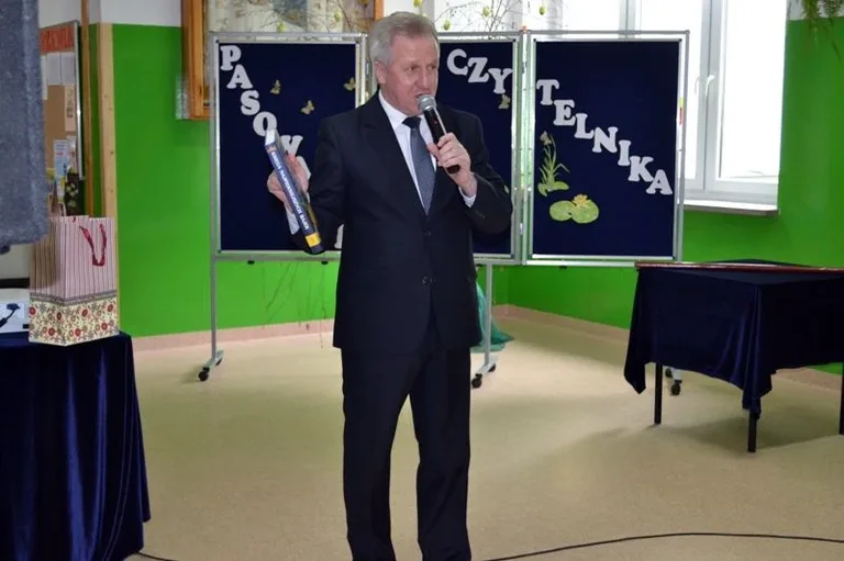 Pasowanie pierwszoklasistów na czytelników (zdjęcia)