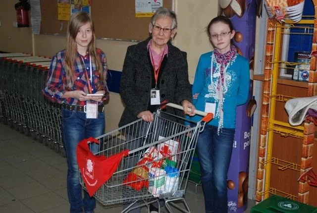 Ostrów pomaga w akcji Caritasu (zdjęcia)