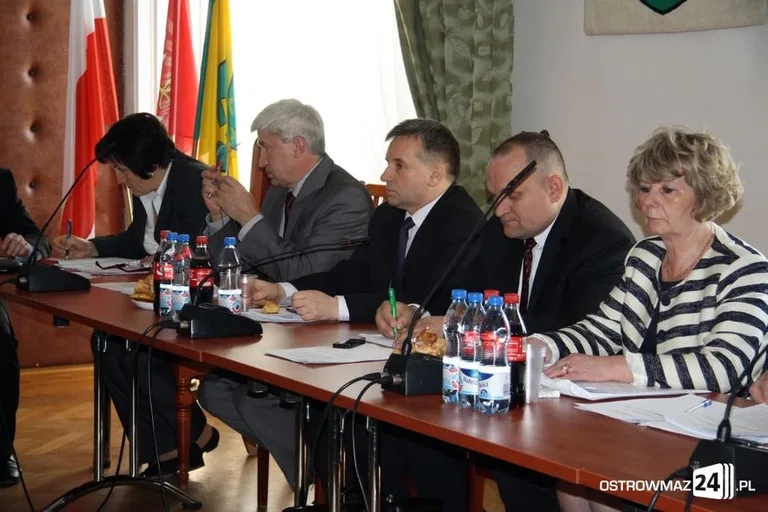 Sesja miejska pełna obelg i wzajemnych oskarżeń