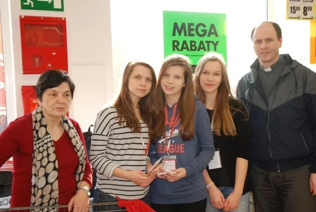 Ostrów pomaga w akcji Caritasu (zdjęcia)