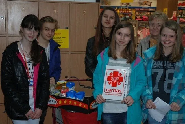 Ostrów pomaga w akcji Caritasu (zdjęcia)