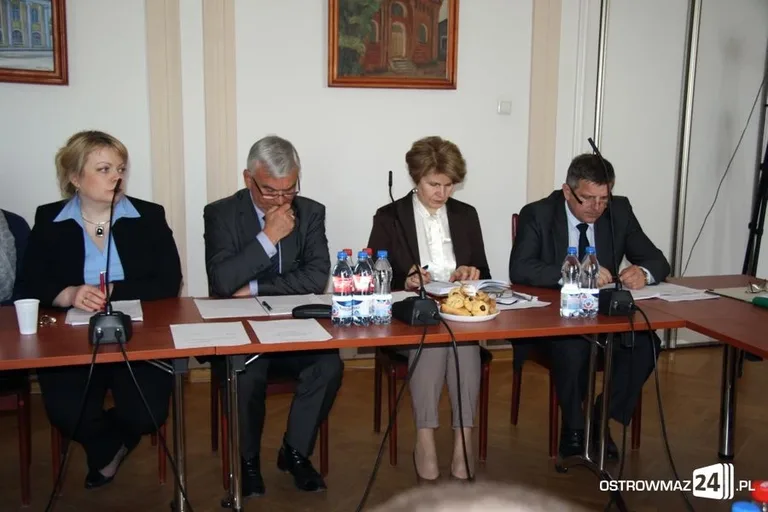 Sesja miejska pełna obelg i wzajemnych oskarżeń