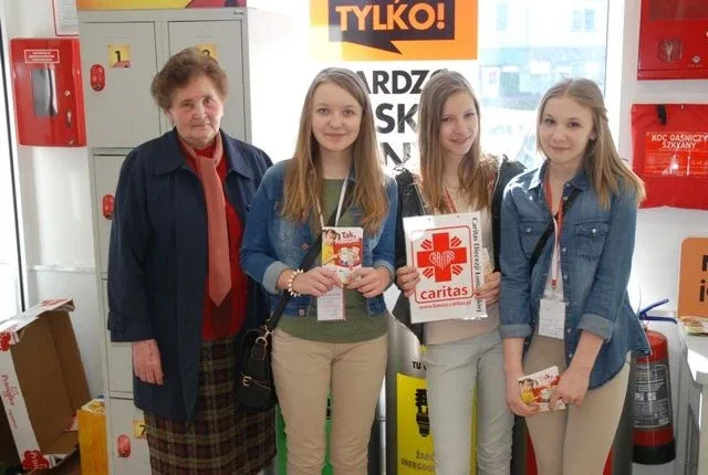 Ostrów pomaga w akcji Caritasu (zdjęcia)