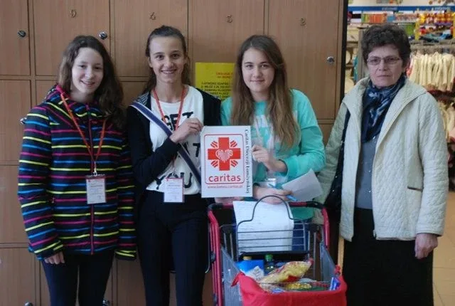 Ostrów pomaga w akcji Caritasu (zdjęcia)