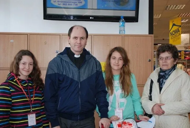 Ostrów pomaga w akcji Caritasu (zdjęcia)