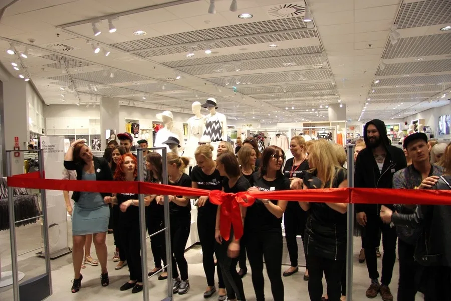 Taneczne otwarcie sklepu H&M (zdjęcia, wideo)