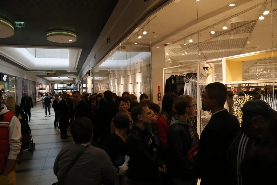 Taneczne otwarcie sklepu H&M (zdjęcia, wideo)