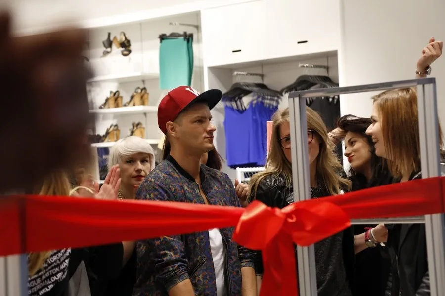 Taneczne otwarcie sklepu H&M (zdjęcia, wideo)