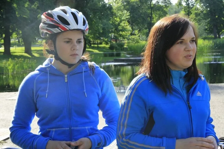Rowerzyści nakręcają na rower (zdjęcia, wideo)