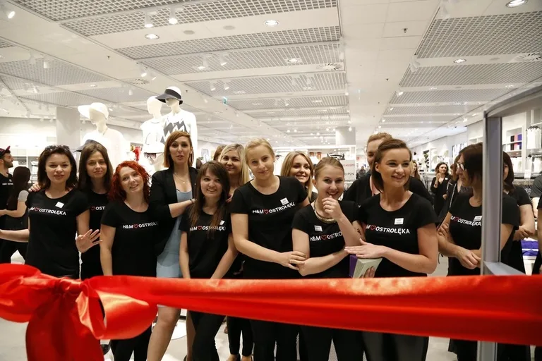 Taneczne otwarcie sklepu H&M (zdjęcia, wideo)