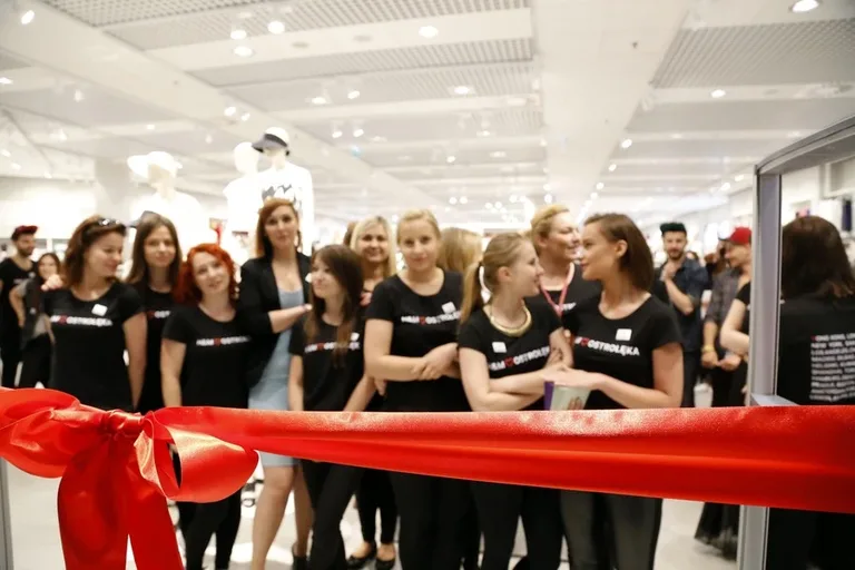 Taneczne otwarcie sklepu H&M (zdjęcia, wideo)