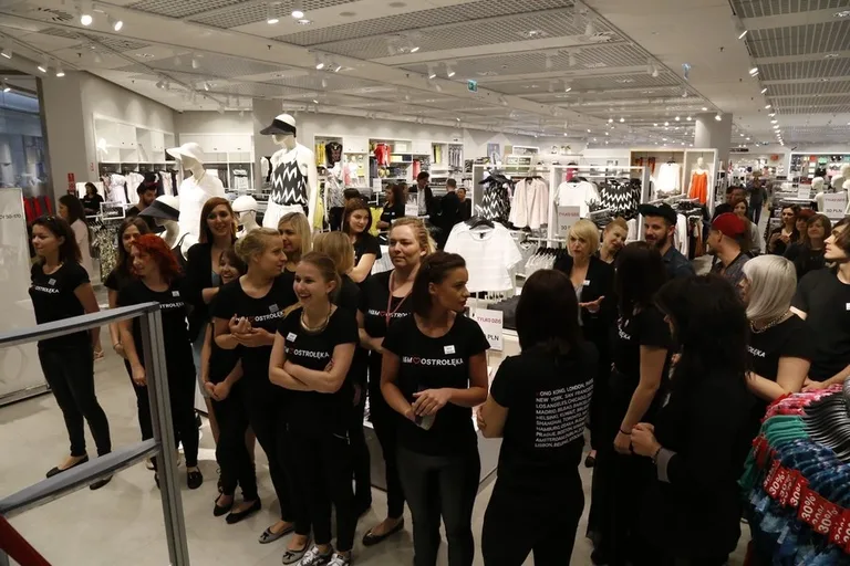 Taneczne otwarcie sklepu H&M (zdjęcia, wideo)