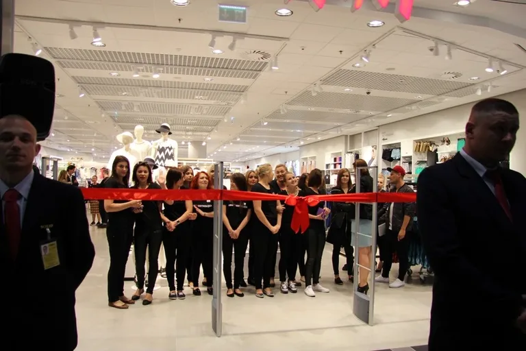 Taneczne otwarcie sklepu H&M (zdjęcia, wideo)