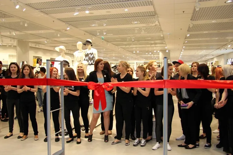 Taneczne otwarcie sklepu H&M (zdjęcia, wideo)