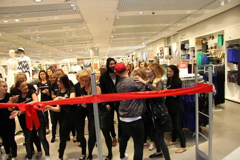 Taneczne otwarcie sklepu H&M (zdjęcia, wideo)