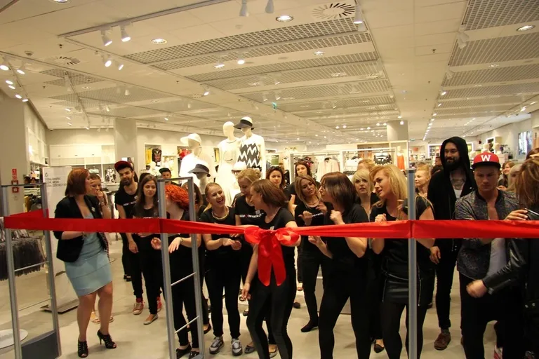 Taneczne otwarcie sklepu H&M (zdjęcia, wideo)