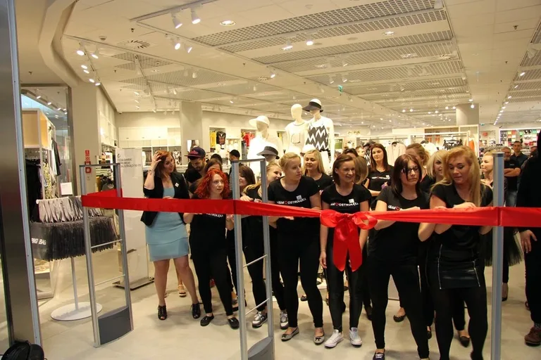Taneczne otwarcie sklepu H&M (zdjęcia, wideo)