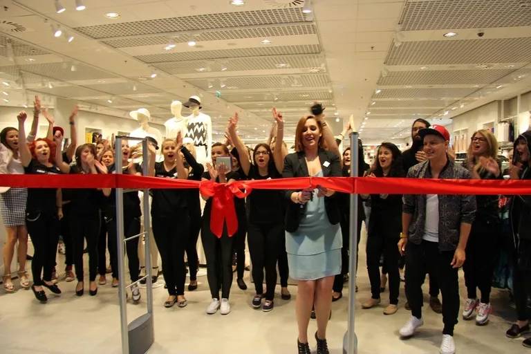 Taneczne otwarcie sklepu H&M (zdjęcia, wideo)