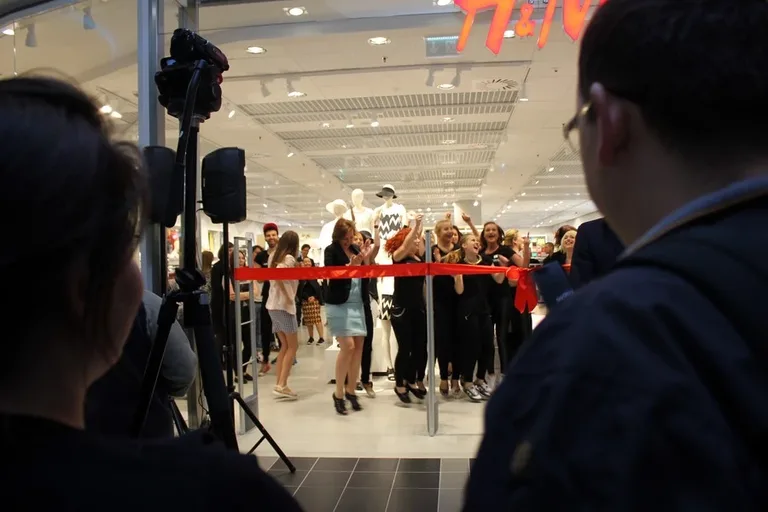 Taneczne otwarcie sklepu H&M (zdjęcia, wideo)