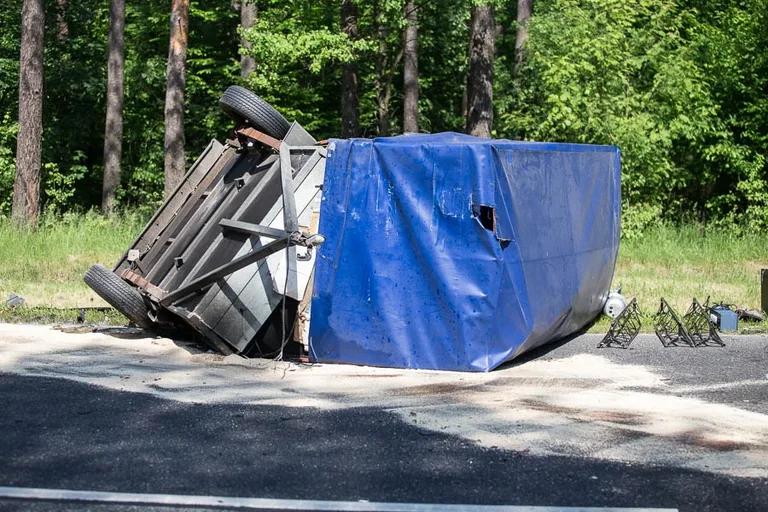 Poważny wypadek w Prosienicy - DK 8 (zdjęcia)