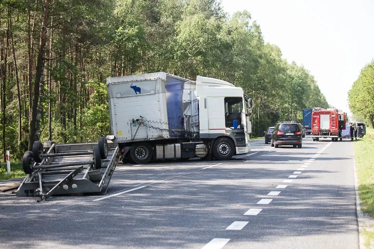 Poważny wypadek w Prosienicy - DK 8 (zdjęcia)