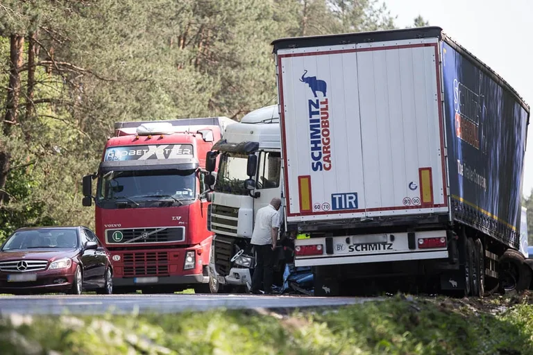 Poważny wypadek w Prosienicy - DK 8 (zdjęcia)