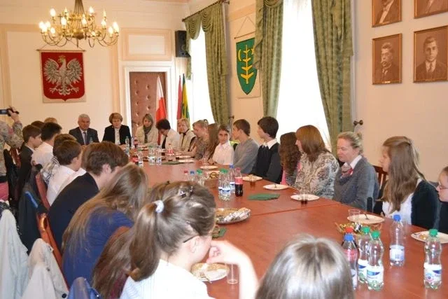 Młodzież z GP nr 1 w ratuszu (zdjęcia)