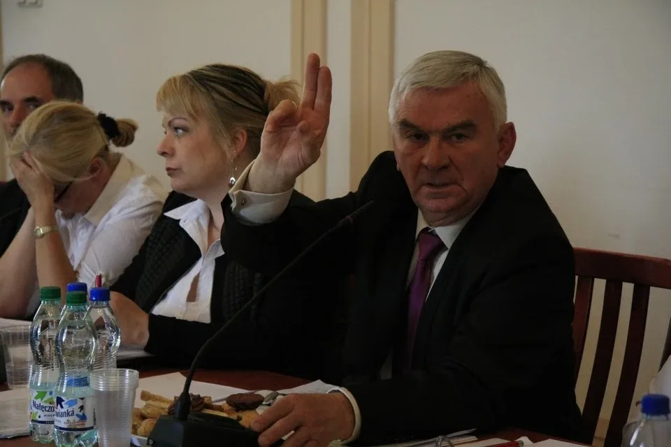 Absolutorium brak, ale może ruszy się coś z Carrefourem
