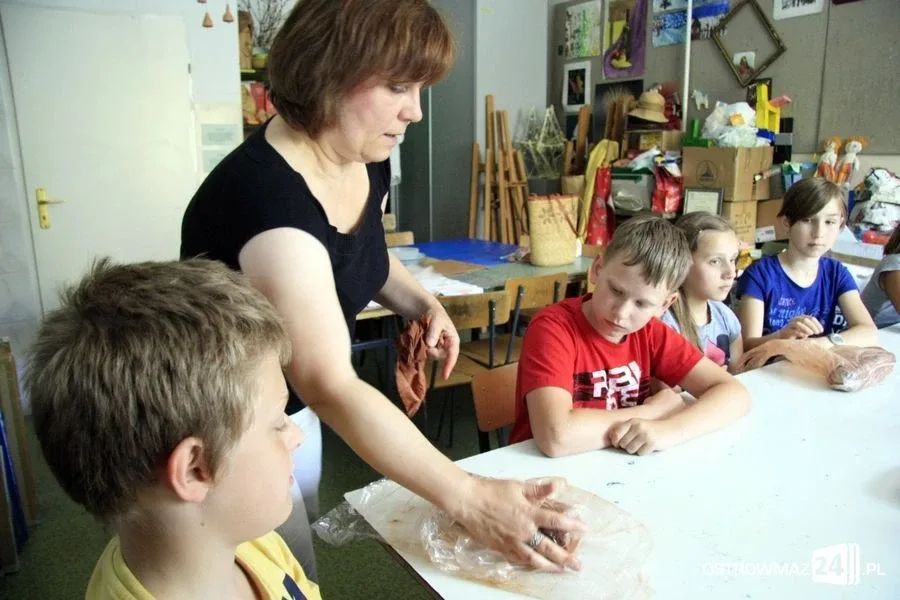 Młodzież rozpoczęła pracę z gliną (zdjęcia)