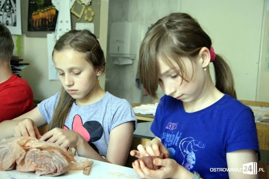 Młodzież rozpoczęła pracę z gliną (zdjęcia)