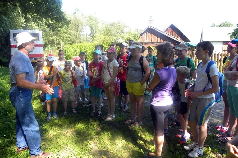 Dzieci na wycieczce w Glinie (zdjęcia)