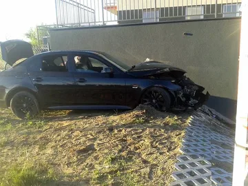 Wypadek przy ul. Trębickiego. Trzy osoby ranne (zdjęcia)