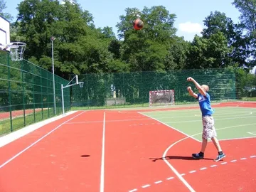 Wakacyjny sport na boisku Czwórki (zdjęcia)