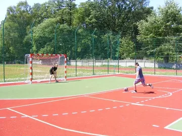 Wakacyjny sport na boisku Czwórki (zdjęcia)