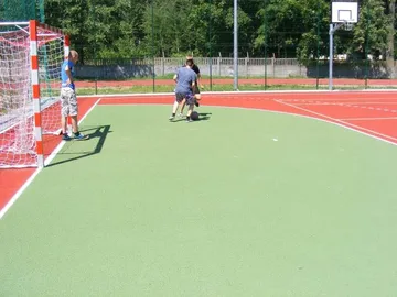 Wakacyjny sport na boisku Czwórki (zdjęcia)