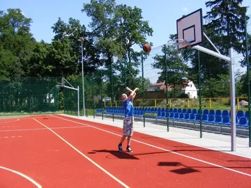 Wakacyjny sport na boisku Czwórki (zdjęcia)