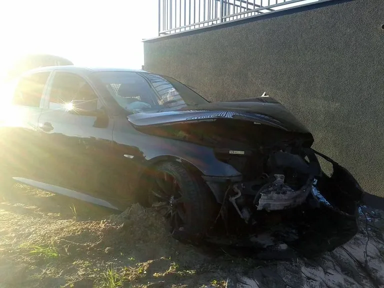 Wypadek przy ul. Trębickiego. Trzy osoby ranne (zdjęcia)