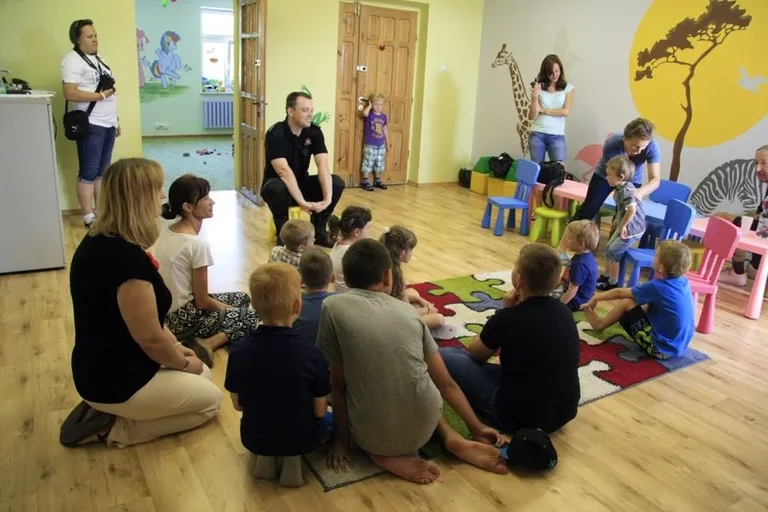 Maluchy poznały pracę strażaka (zdjęcia)